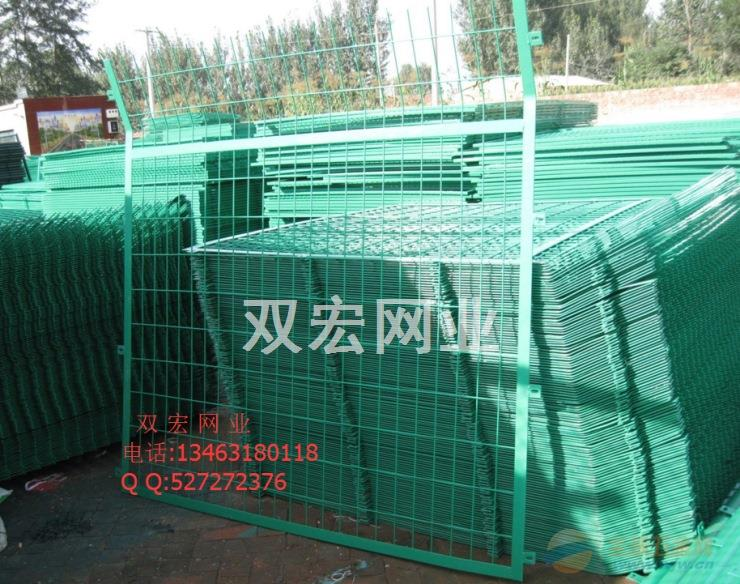 应用于各种公路防护用草绿色护栏网草绿色带框公路护栏网